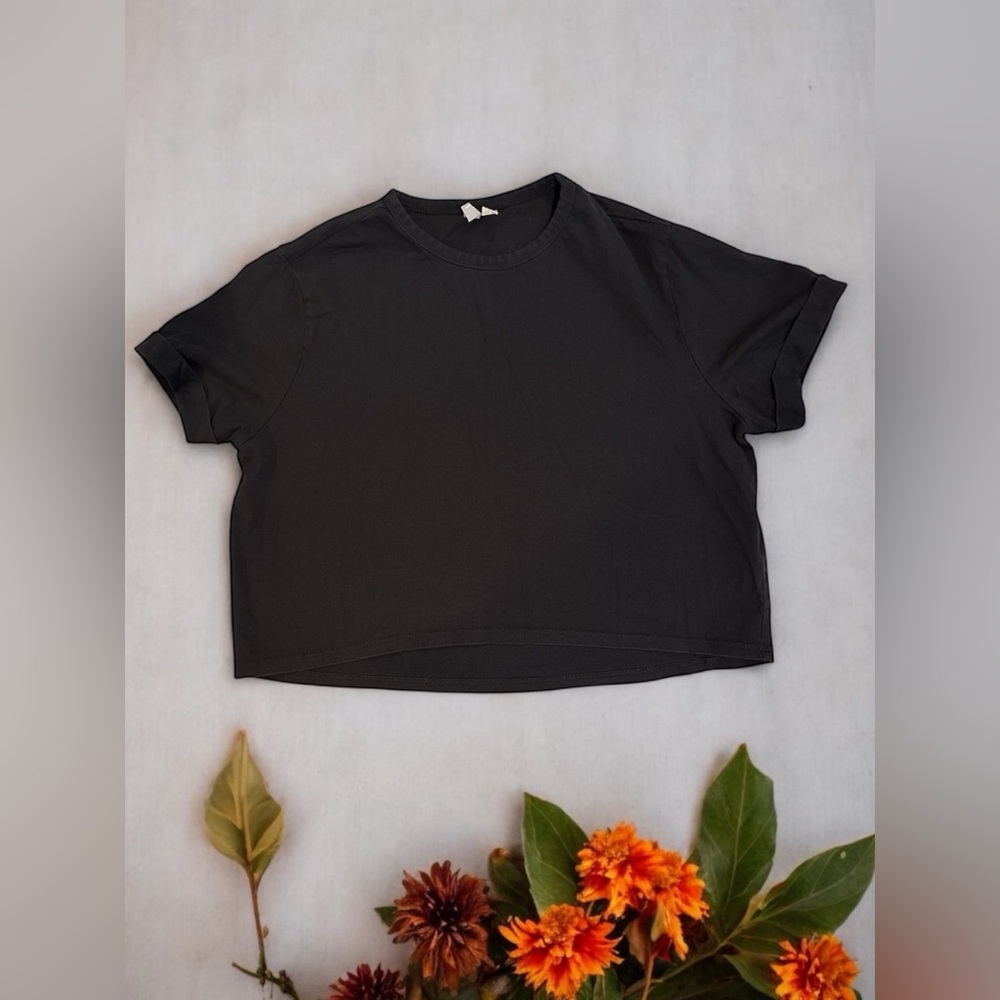 ASOS Black Boxy Crop Short Sleeve T-Shirt Women’s/Teens Size 8.